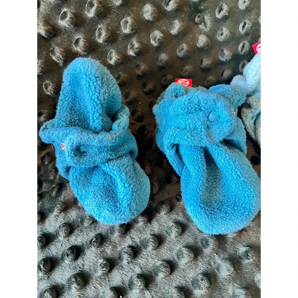 2 pairs of Zutano booties teal and turquoise blue 6m and 12m